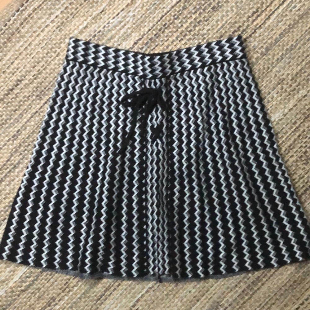 Candie’s women’s black and white sweater skirt